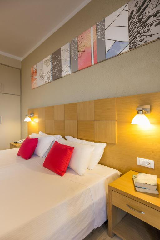 Hotel Albatros — Hotel rooms in Moraitika, Ionian Islands