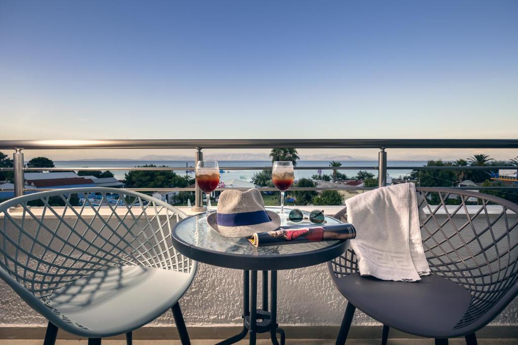 Hotel Albatros — Hotel rooms in Moraitika, Ionian Islands