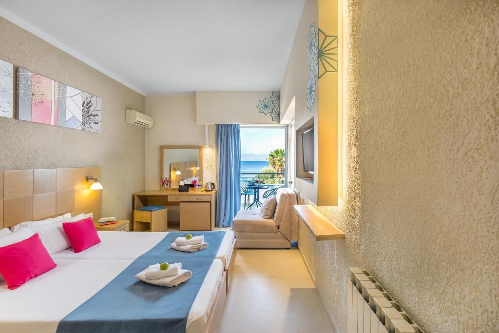 Hotel Albatros — Hotel rooms in Moraitika, Ionian Islands