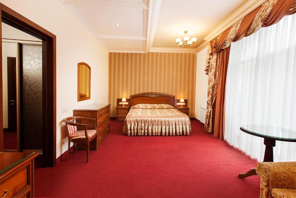 Deluxe King Room - Medical Treatment