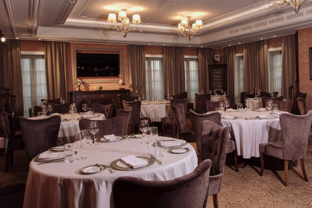 English Club Hotel 전경