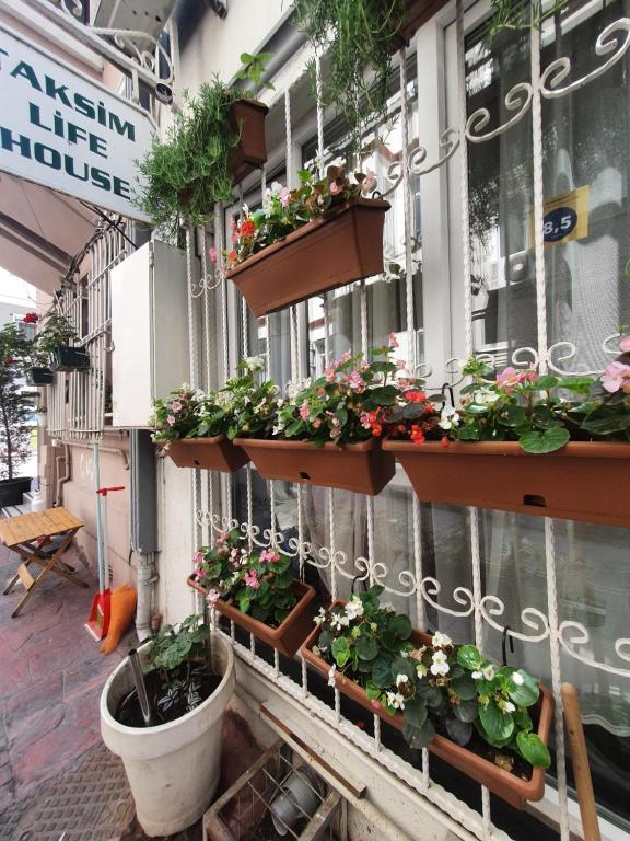 TAKSIM LIFE HOUSE — Hotel in İstanbul