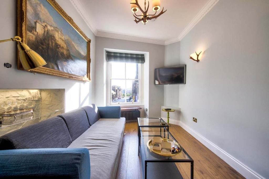 Upper Bow - Luxurious, Modern 1BR Apartment near Castle, Edinburgh