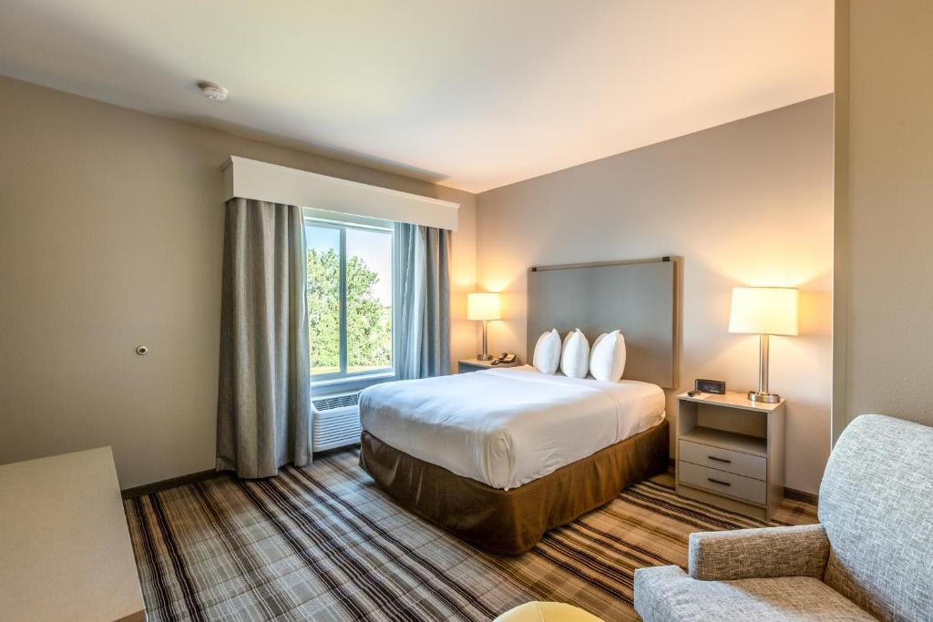 Hawthorn Suites by Wyndham Loveland photo