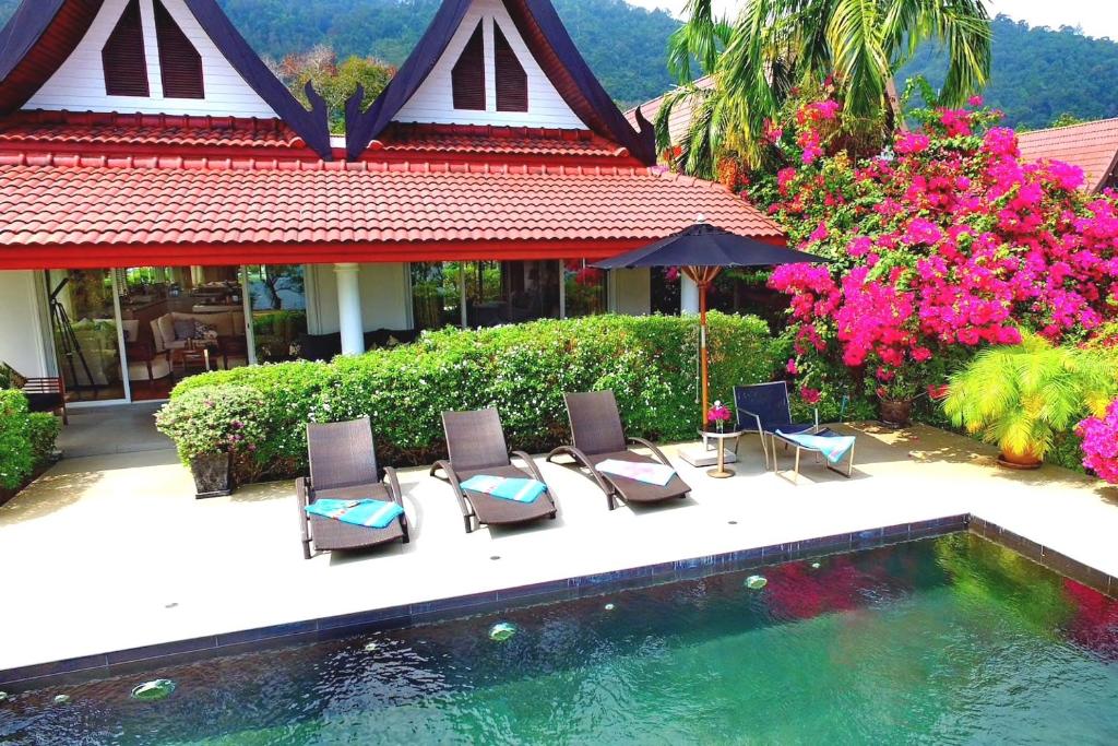 Koh Chang Beach Front 5 Bedroom Villa photo