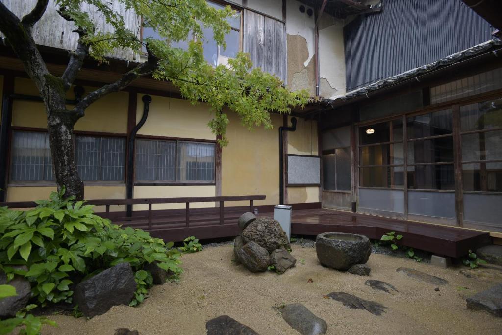 Sasayama Castle Guesthouse KOMEYA - Self Check-In Only — Hotel in Sasayama