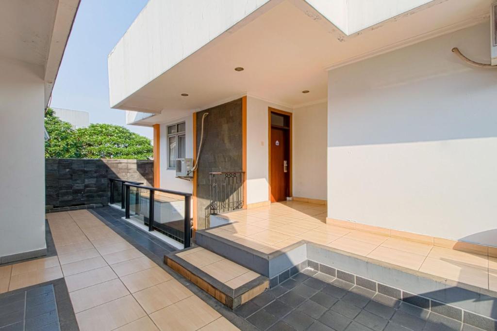 Entrance, Applewood B&B in Bogor