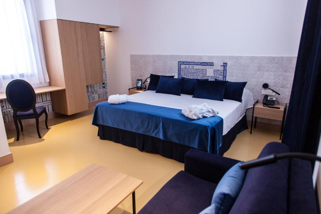 HOTEL TRIANA MONTALVAN - 2