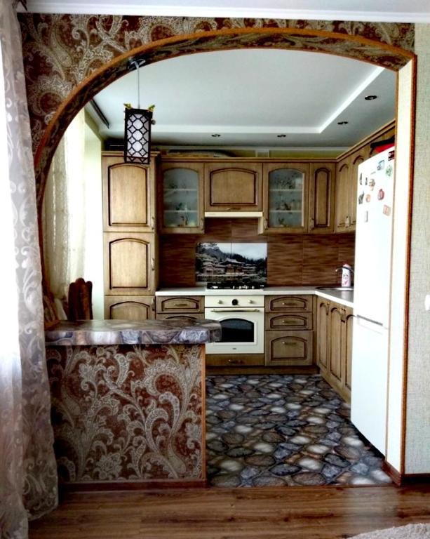 Здається подобово 3кімнатна квартира з wifi i екслюзивним ремонтом,є кімната гардероб,спальня і кімната,санвузол і ванна також парковочне місце, Černovice