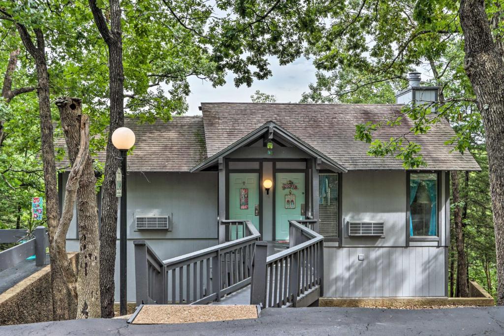 Less Than 1 Mi to the Lake Osage Beach Home with Deck, Osage Beach