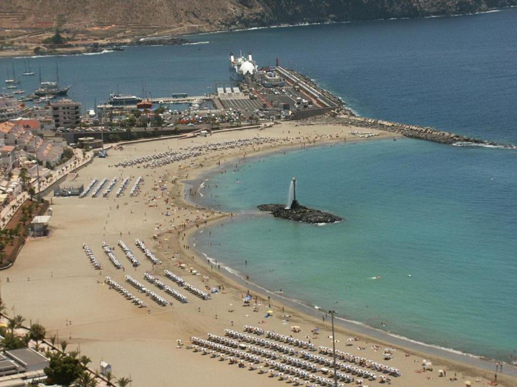 Fabulous 2-bedroom apartment right on the beach of Los Crstianos - 3