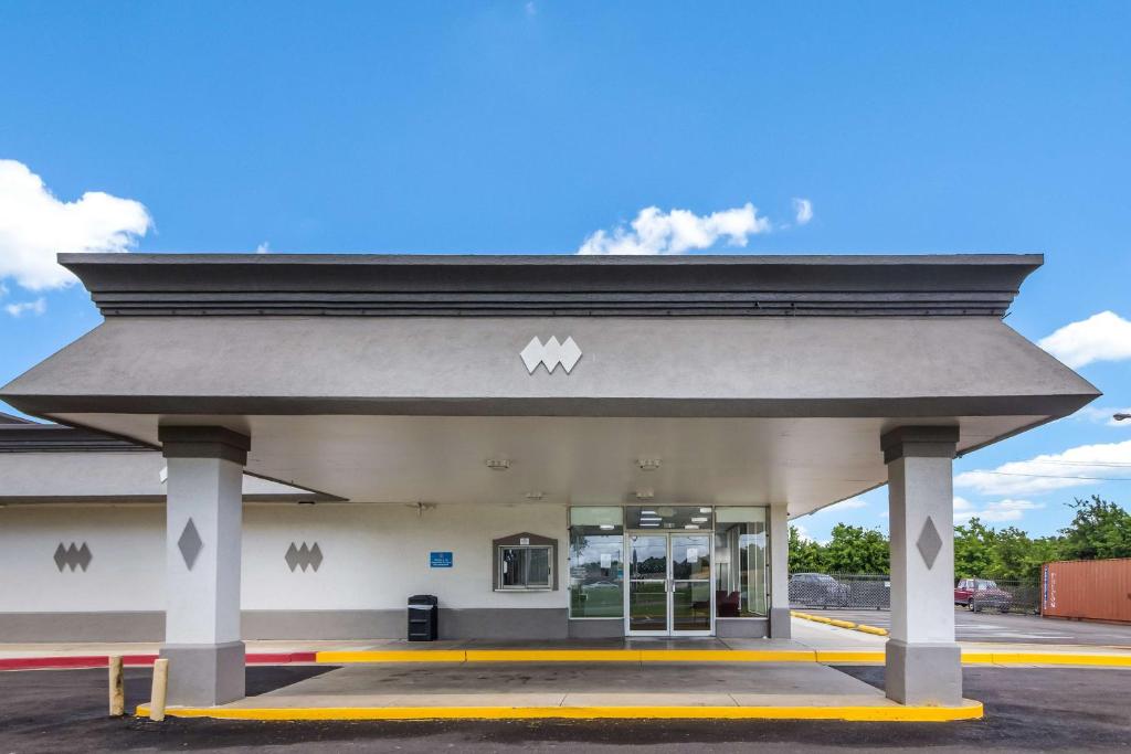 Motel 6 Groves, Tx photo