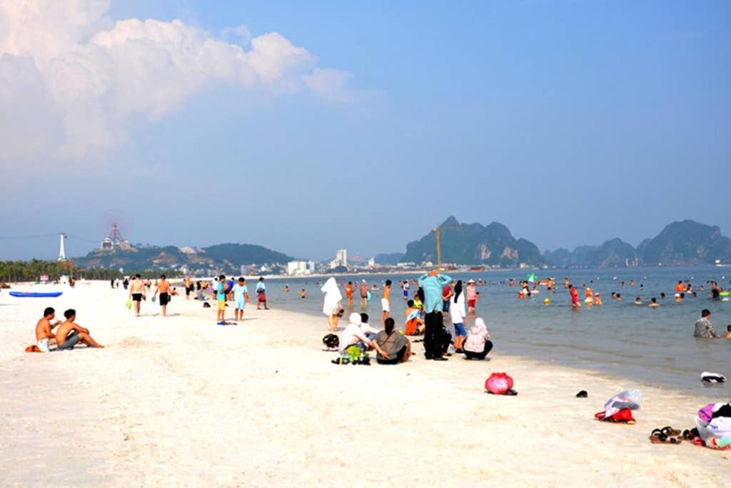 Sweethome1-Can ho 42m2 co bep, phong tam nong lanh tai Ha Long photo