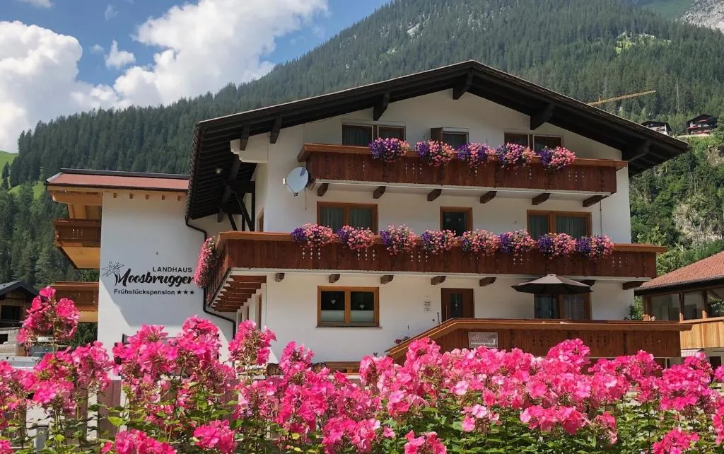Landhaus Moosbrugger, hotel a Steeg