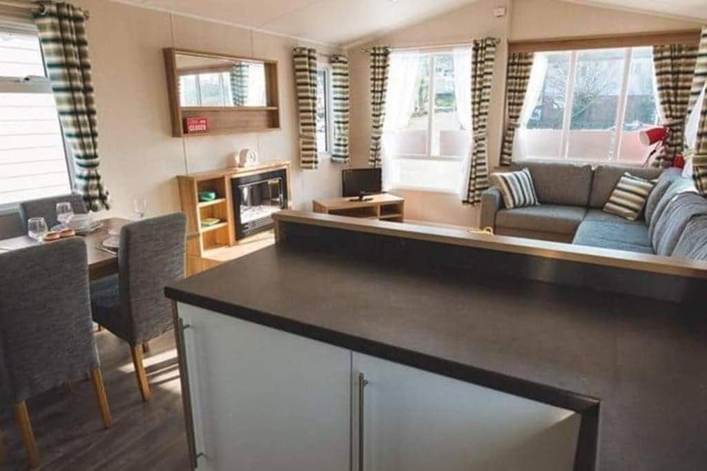Premium Chalet at Newquay Away Resorts MV7 전경