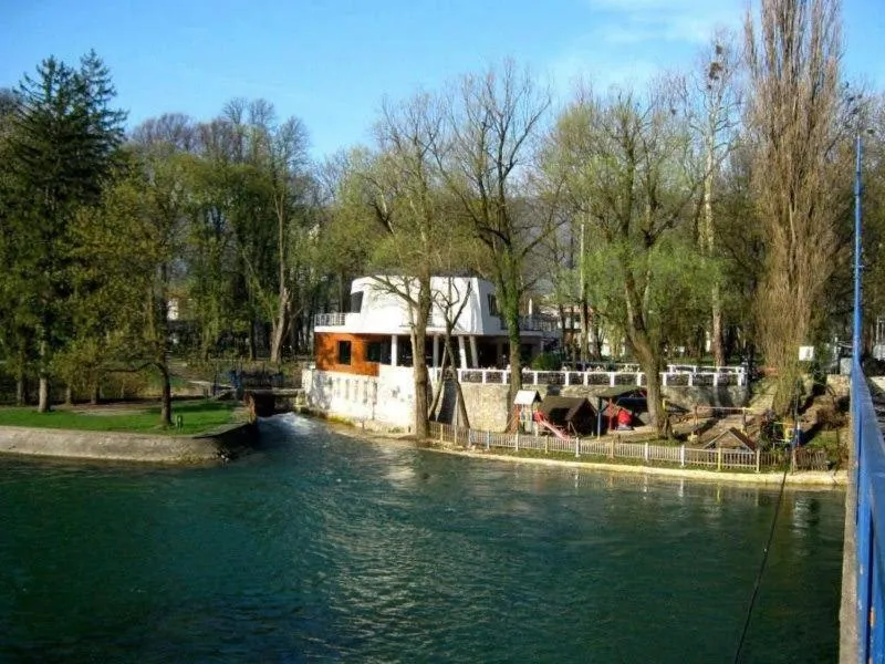 Hotel Paviljon, Hotel in Bihać
