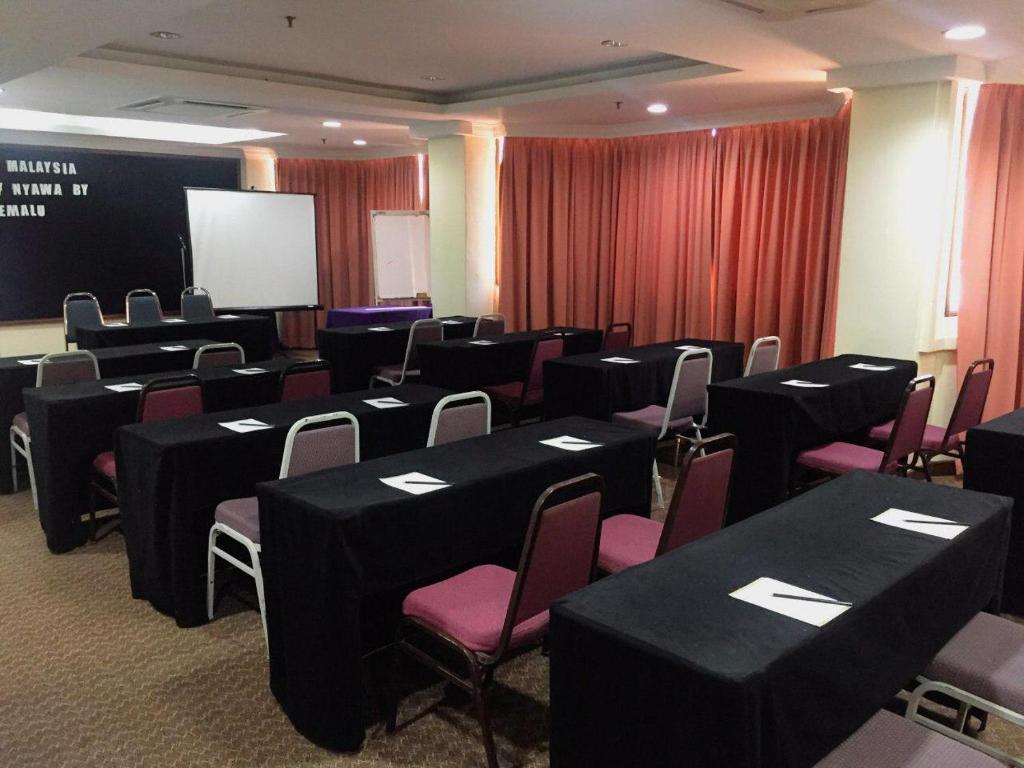 Hotel Grand Crystal photo
