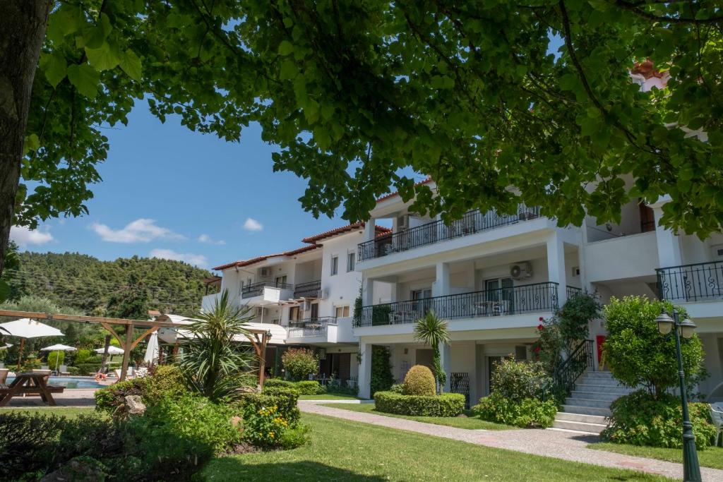 Aristides Hotel — Hotel in Chalkidiki