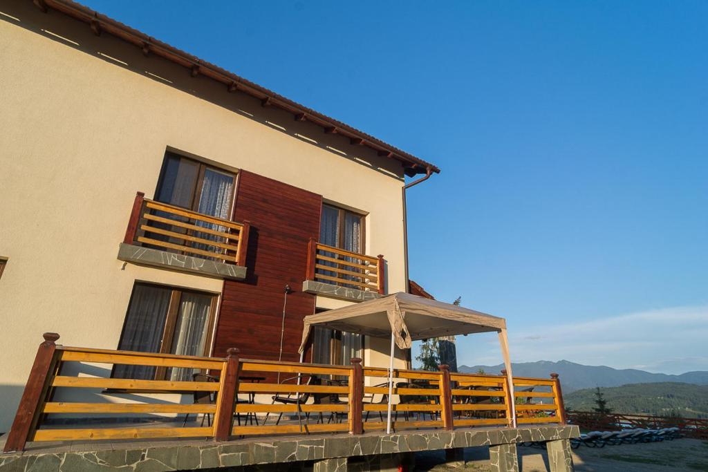 Pensiunea Farmecul Naturii si casute individuale de inchiriat Colibita 전경