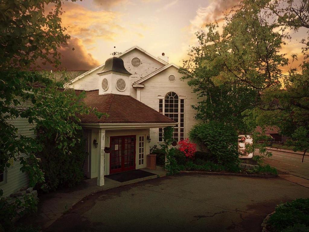 Phoenix Inn Resort — Hotel in North Creek (NY)