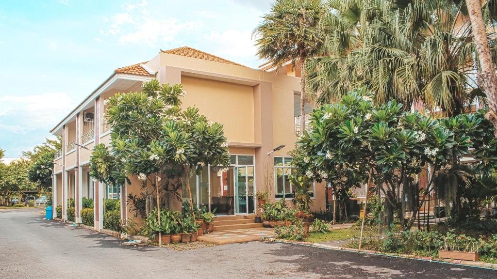 Nattidaplace Hotel Chiangmai photo