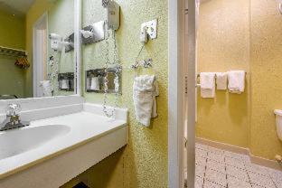 Days Inn & Suites by Wyndham Lebanon PA photo