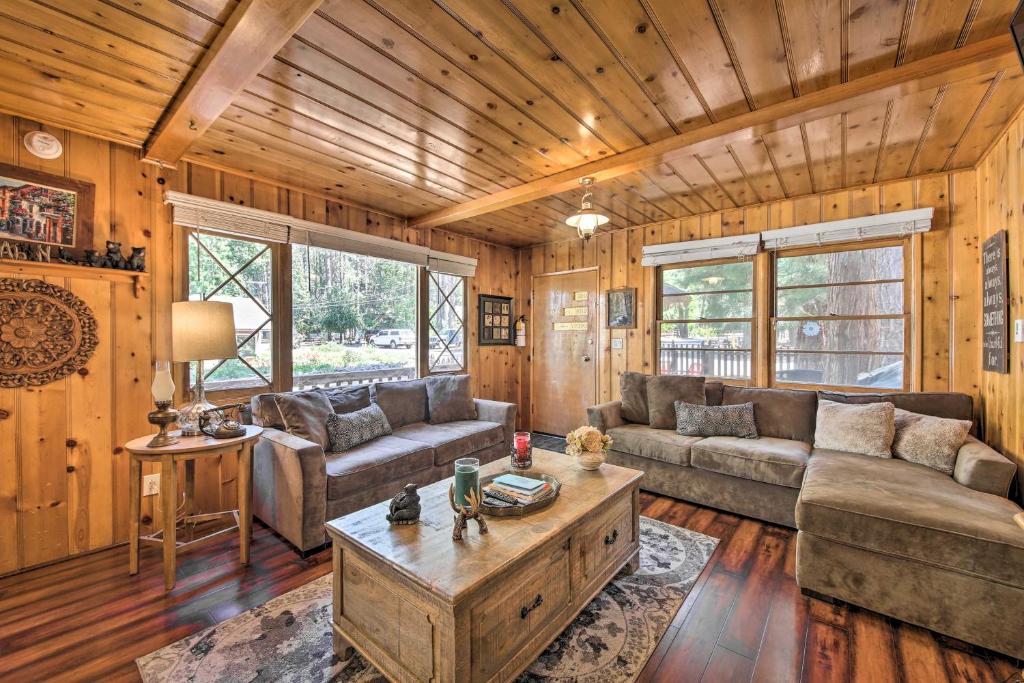 Pet-Friendly Cabin - 5 Minutes to Big Bear Lake! — Hotel in Big Bear Lake (CA)