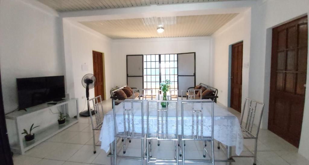Lucky one transient 3mins walk from whart — Hotel in Alaminos City