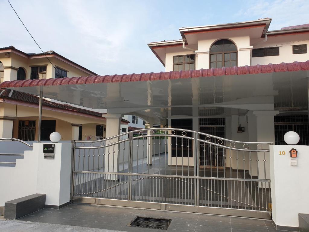 ［シンパン］一軒家（2500m²）｜ 4ベッドルーム／3バスルーム (TaipingCuti Homestay) 外観