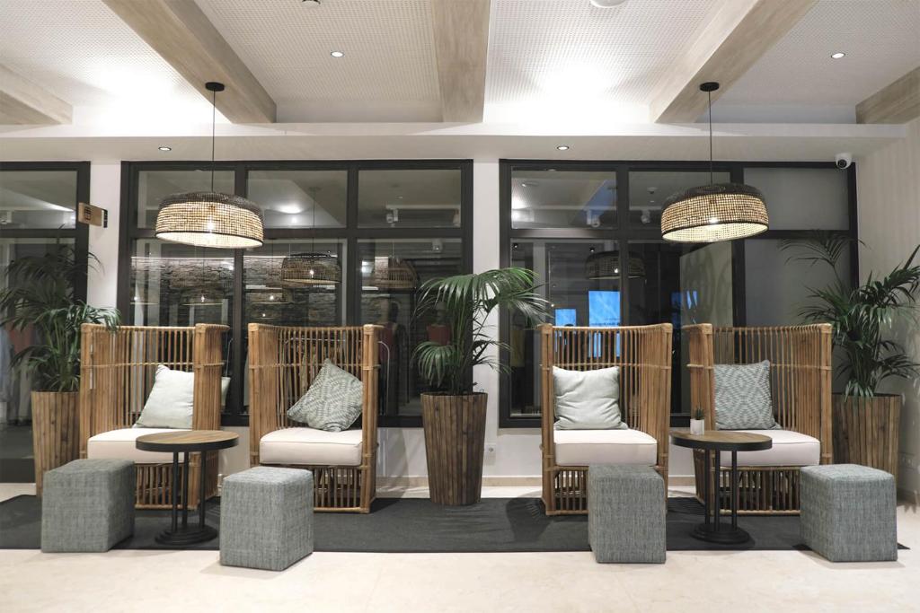 フロント・ロビー