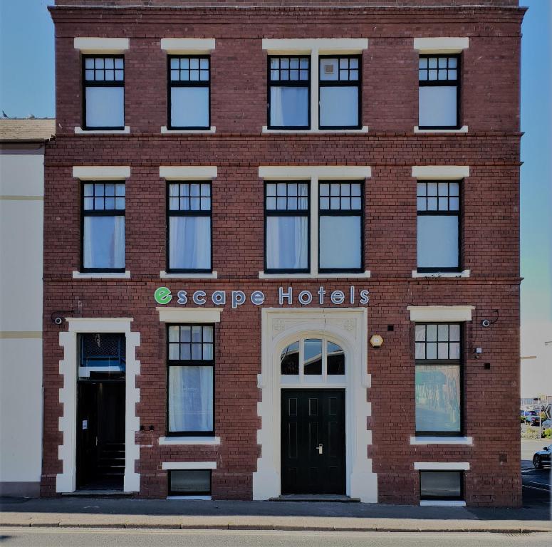 4. 이스케이프 호텔..