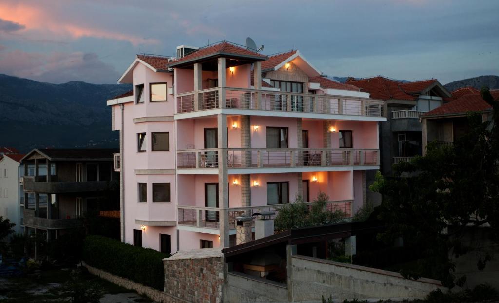 Apartments Cetina — Hotel in Split