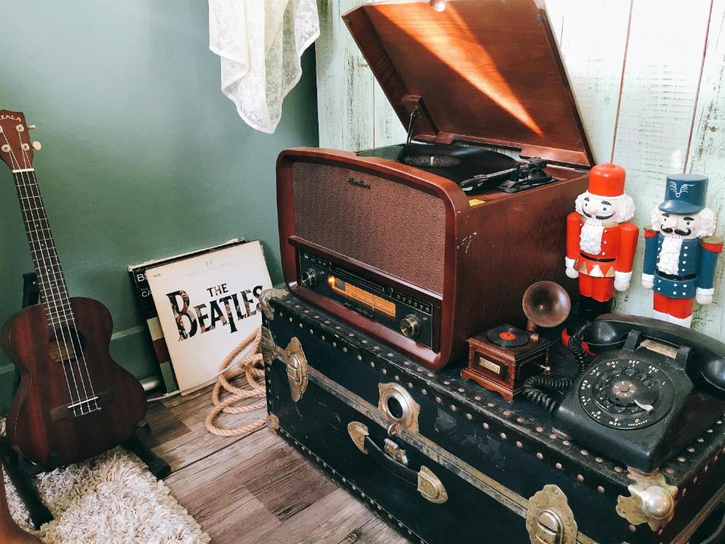 Shared lounge/TV area