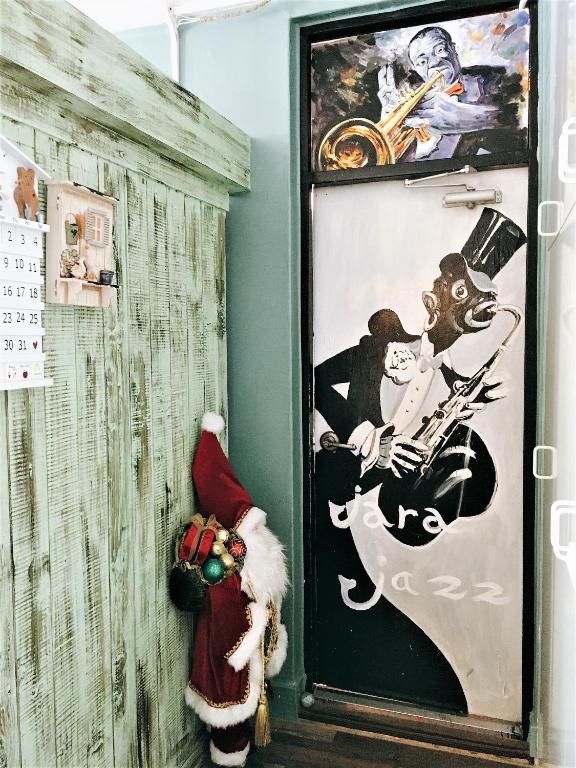 Shared lounge/TV area