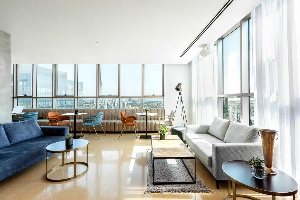 Bar/lounge, Prima Millennium Hotel Ra'anana in Raanana