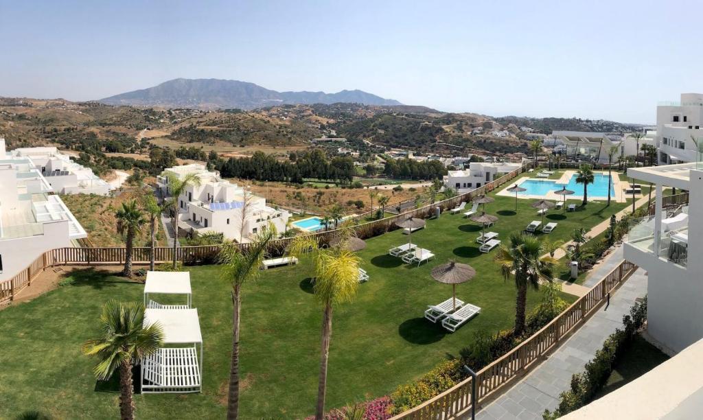 Luxury Secure Chic-Hideaway in La Cala de Mijas with Sun-Drenched Terrace, SPA & GYM - 3