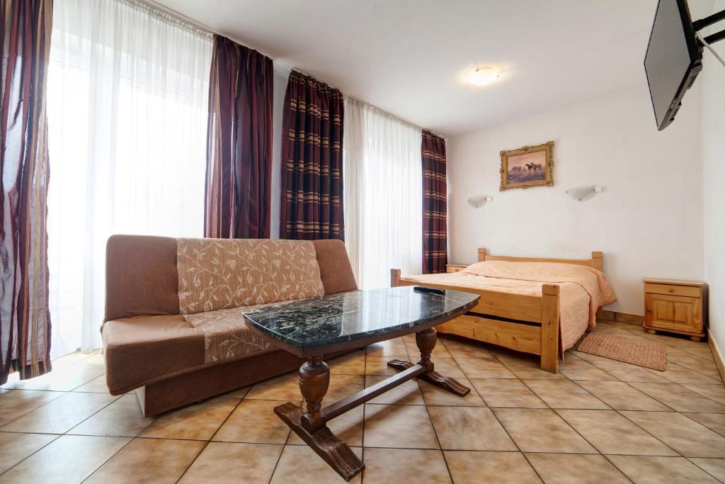 Pensjonat ,,Adam,, — Hotel in Krynica-Zdrój