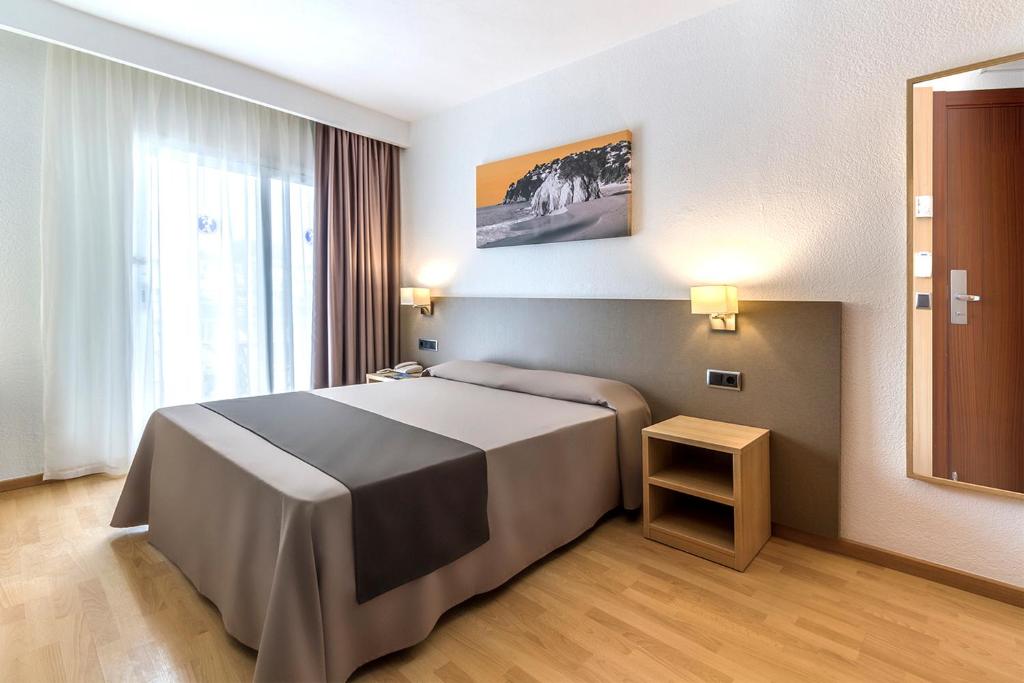 Hotel Acapulco — Hotel rooms in Lloret de Mar, Catalonia