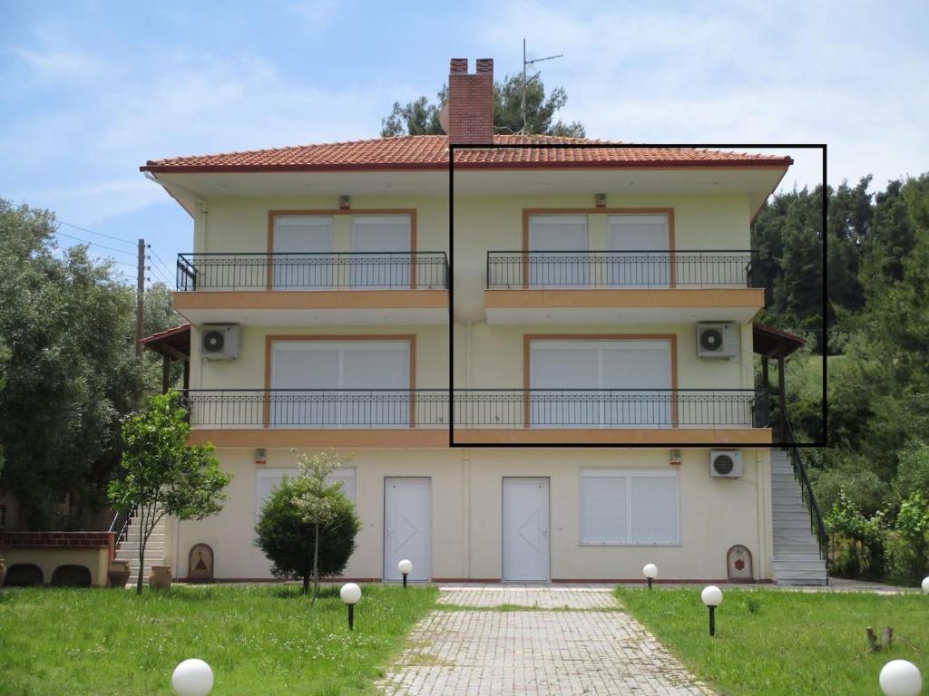 Seaside House 2, Polychrono