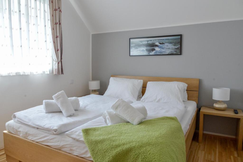 Alpine Apartment Lisa Top 7 by AA Holiday Homes - 3