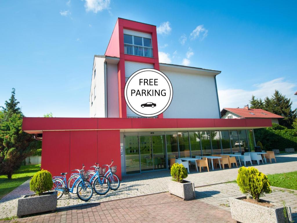 Simbol Rooms with free private parking, Любляна