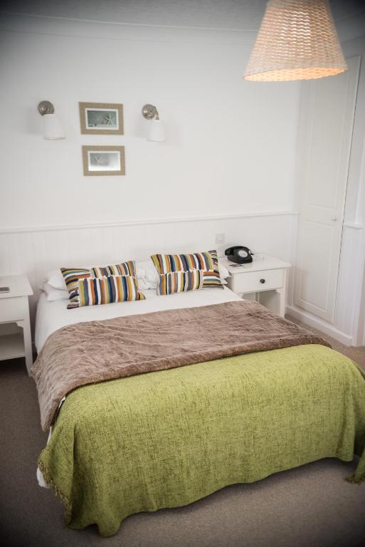 Beachlands Hotel photo
