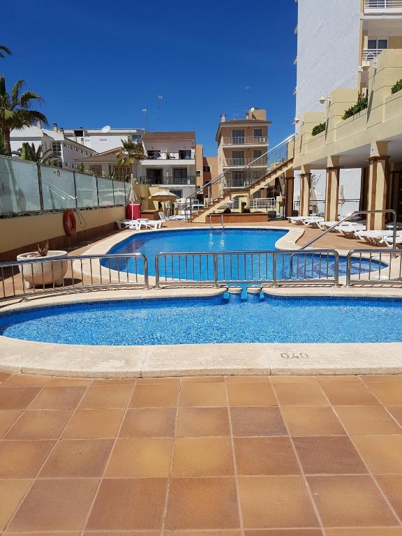 O7 Nordeste Playa — Basen in Can Picafort, Baleary