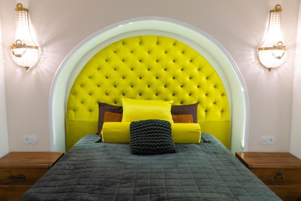 Трирівневий лофт із спальнею-укриттям SELF Check-in 247, Odessa