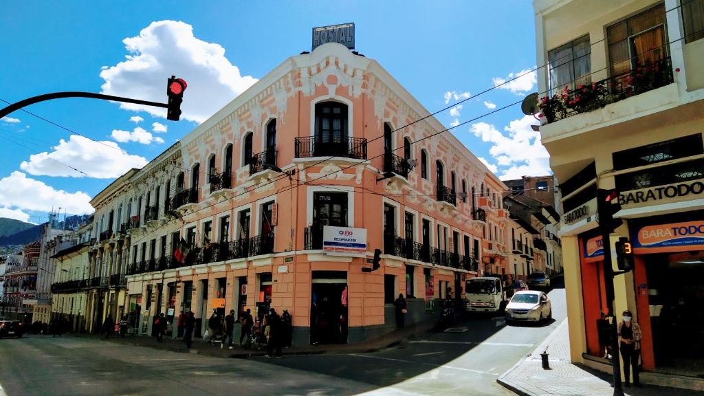 Hostal Latitud Ecuem — Hotel in Quito
