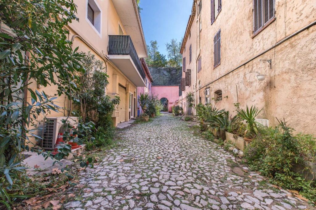 LB Vacation Rentals I Cute Affordable 1-Br Minutes From Cannes Center - 2