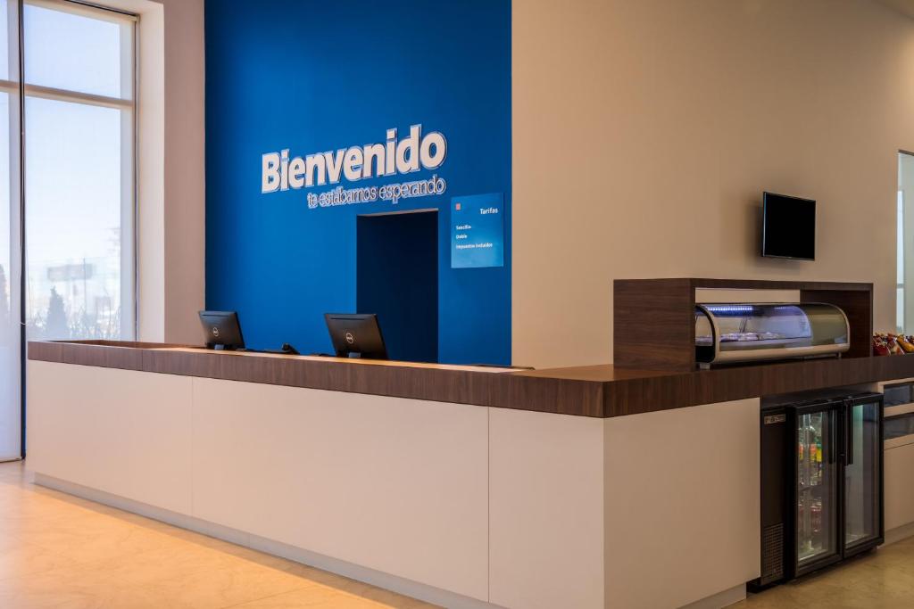 One Chihuahua Fashion Mall フロント・ロビー