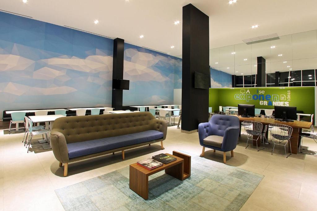 One Cuautitlán フロント・ロビー