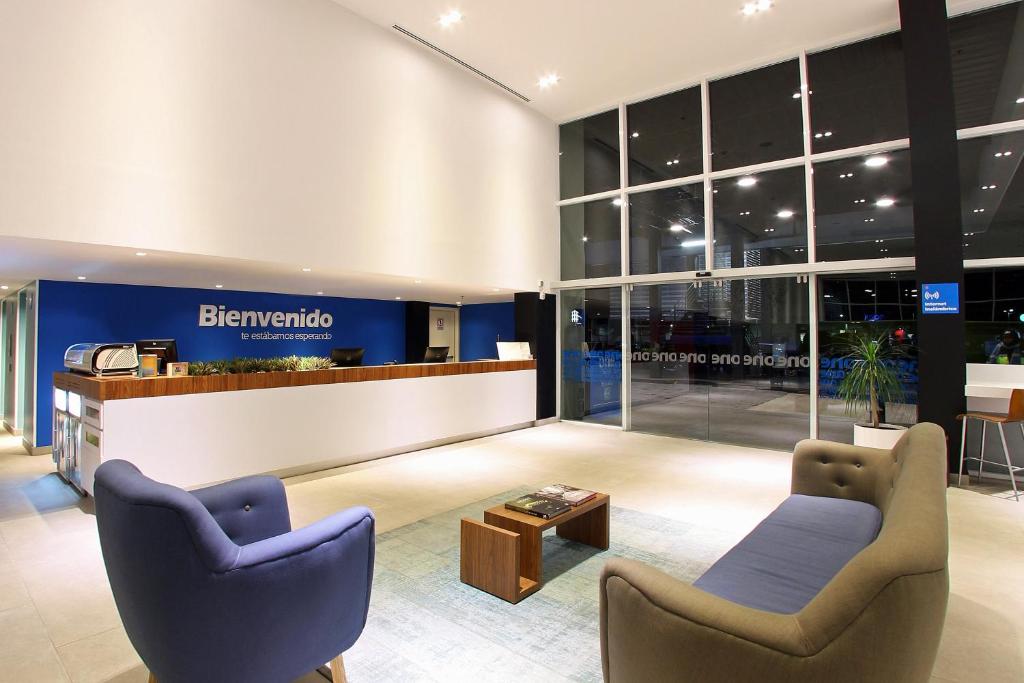 One Cuautitlán フロント・ロビー