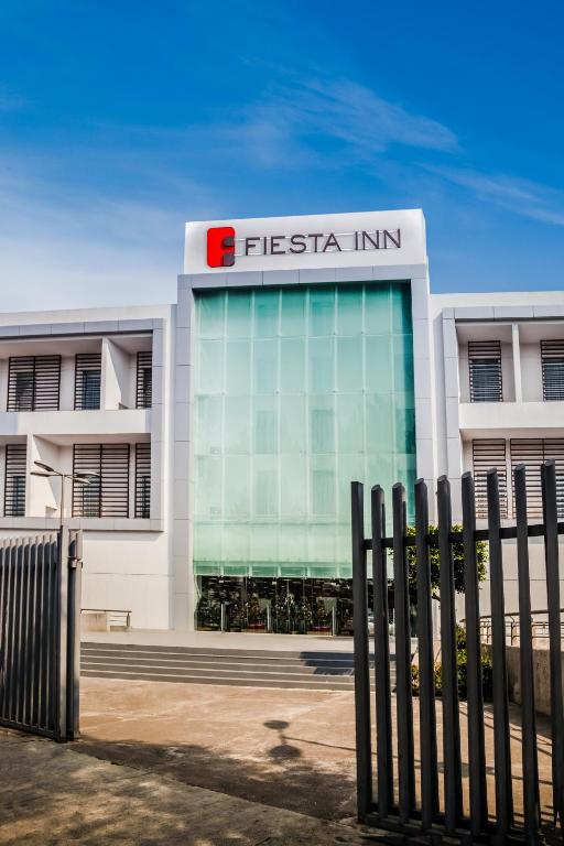 Fiesta Inn Plaza Central Aeropuerto - 1